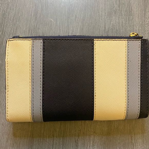 Michael KORS wallet, Blue & gold hardware. - Picture 3 of 6